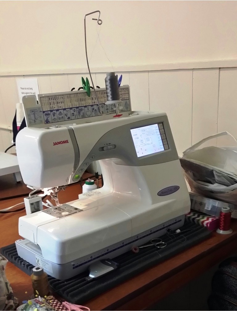 бытовые швейные машины в ташкенте, jack швейные машины в ташкенте цены, Швейная машина Janome, промышленные швейные машины в ташкенте, швейные машинки в узбекистане цены, мини швейная машинка в ташкенте, промышленная машина зигзаг купить в ташкенте, швейные машинки производственные product-janome-9700-back.jpg